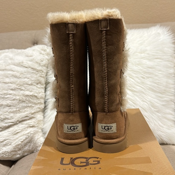UGG Kids Bailey Triplet Button Boots - Picture 4 of 6